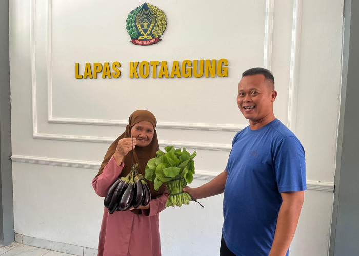 Jumat Berkah, Lapas Kota Agung Bagikan Sayuran Segara ke Masyarakat Sekitar Lapas