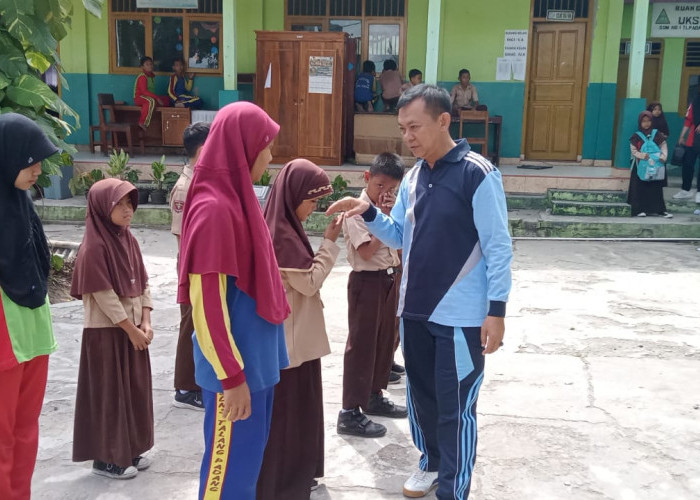 Peringati 10 Muharram, SDN 1 Talang Padang Santuni Anak Yatim