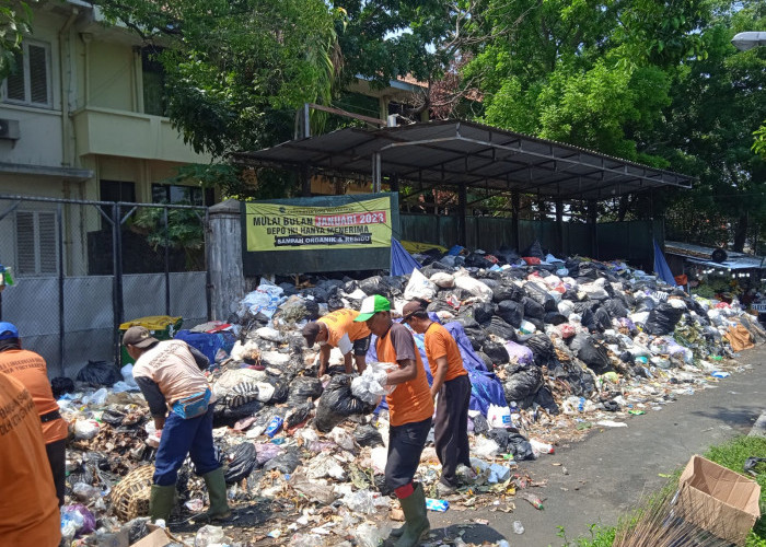 Gunungan Sampah di Kawasan Heritage Kotabaru Yogyakarta, Hingga Menutup Jalan