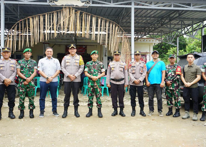 Sinergitas, Dandim Lampung Barat bersama Kapolres Patroli Keliling Gereja di Hari Natal 