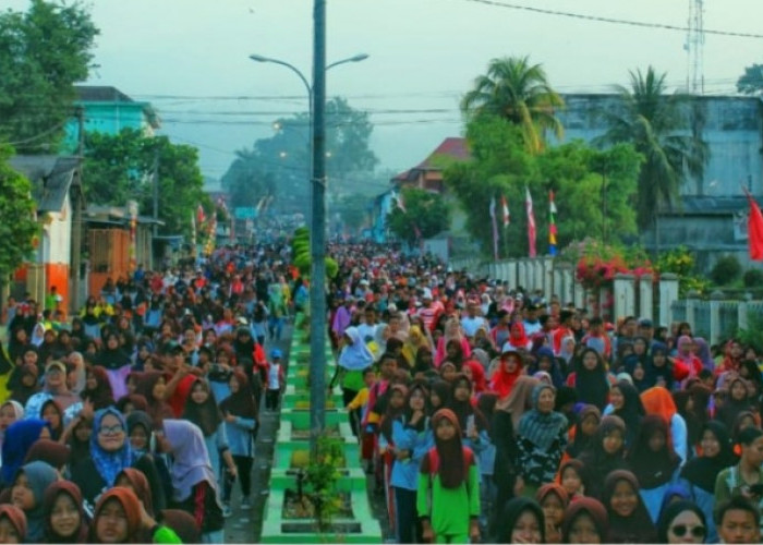 Ribuan Warga Tumpah Ruah Ikuti Jalan Sehat HUT RI ke-81 di Kota Agung