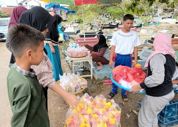 Jelang Ramadhan, Penjual Kembang Dadakan Marak di Pringsewu