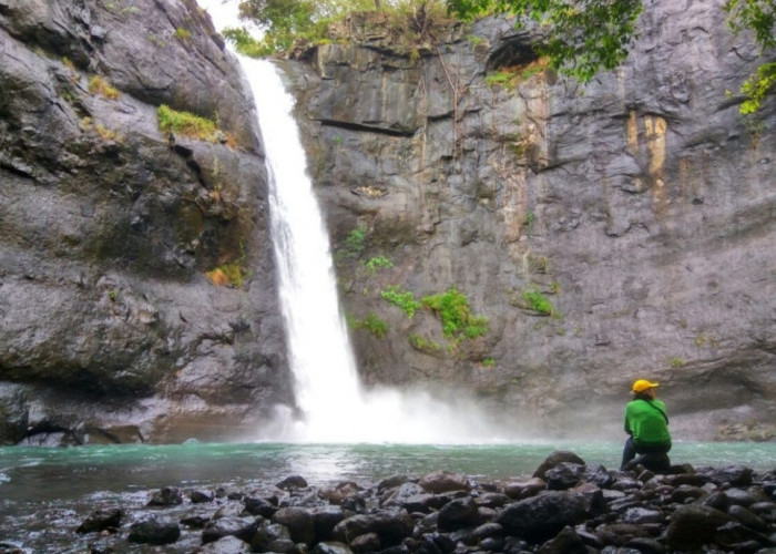 Wisata Curug Larangan, destinasi Wisata yang Wajib Anda Kunjungi Saat Berada di Kawasan Geopark Cileteuh