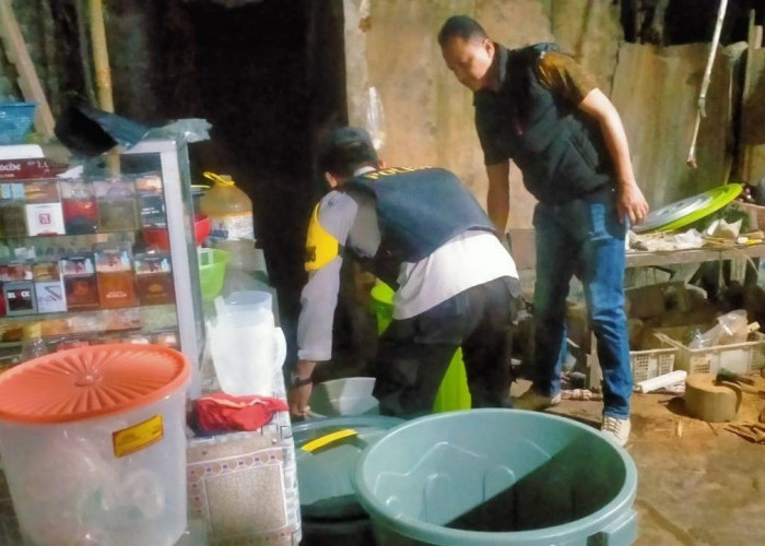 Razia Miras di Gisting, Polsek Talangpadang Amankan Sejumlah Botol Miras dan Ratusan Liter Tuak