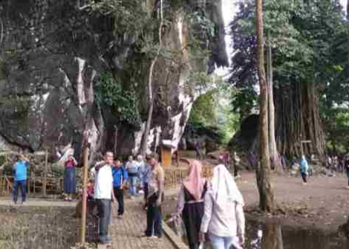 Goa Batu Kapal Di Sumatera Barat Ini Menjadi Incaran Para Wisatawan. Ada Apa?