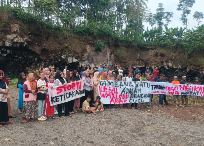 Dikawal Ratusan Warga, Pemkab dan Polres Tanggamus Segel Tujuh Titik Tambang Ilegal di Margoyoso
