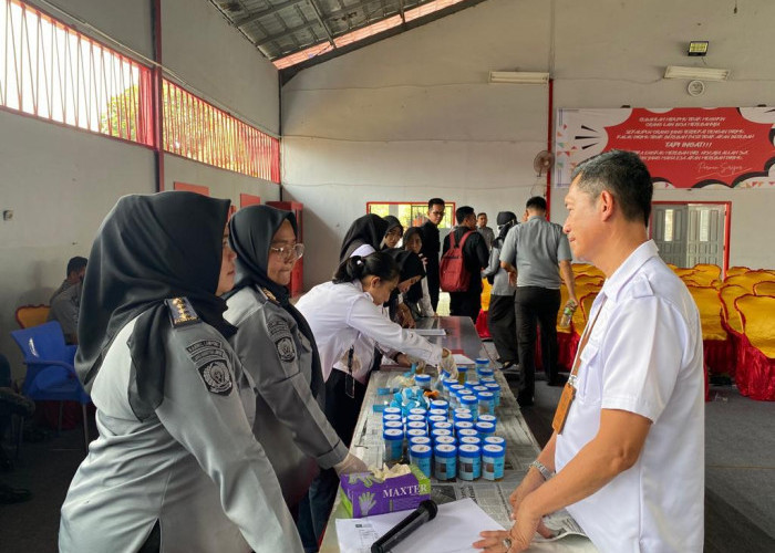 BNNK Lamsel Tes Urine Mendadak di Lapas Narkotika Bandar Lampung, Ini Hasilnya