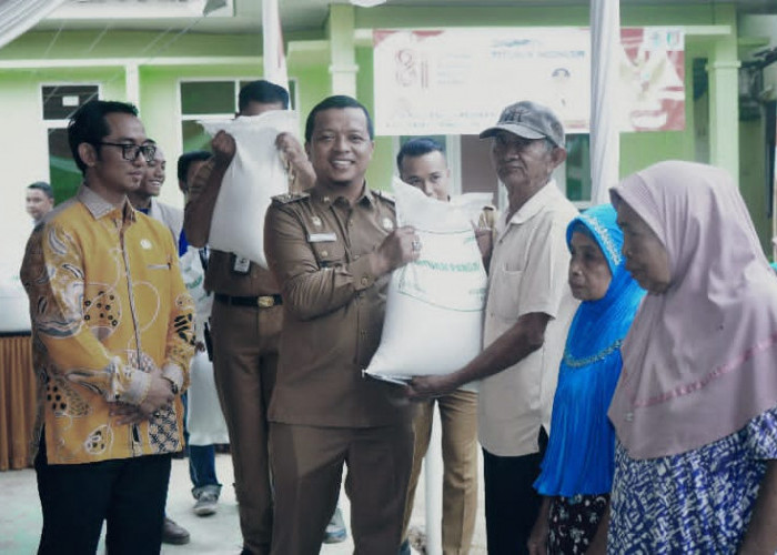 Bupati Pringsewu Salurkan Bantuan Beras, 55.048 Keluarga Jadi Penerima
