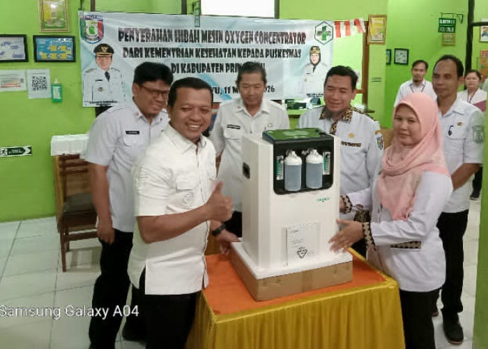 Bupati Pringsewu Serahkan Bantuan Oxygen Concentrator dari Kemenkes