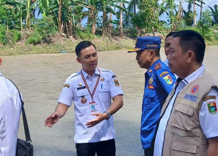Sekda Tanggamus Tinjau Tanggul Way Belu Yang Jebol Pastikan Penanganan Darurat