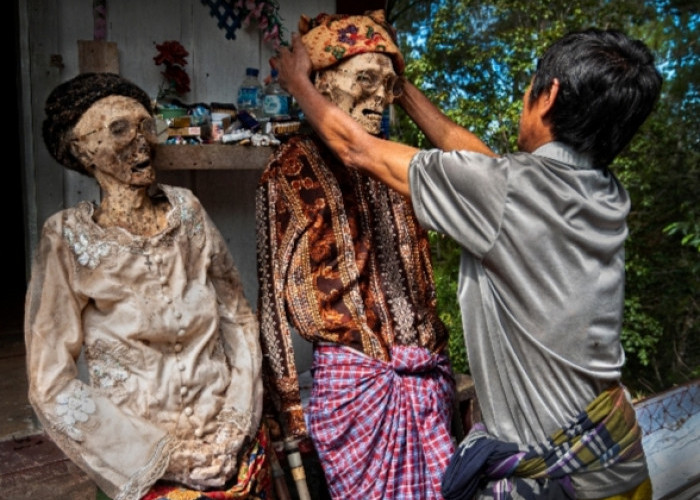 Tradisi Dan Ritual Unik Di Indonesia,  Bahkan Mayat Dibersihkan?