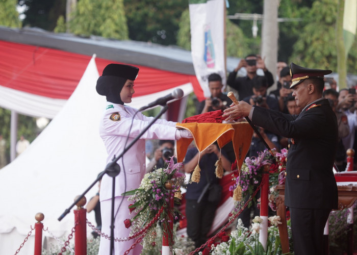 Kapolda Lampung Pimpin Upacara Penurunan Bendera HUT 81 RI
