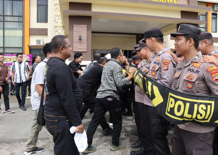Polres Pringsewu Gelar Latihan Sispamkota, Tingkatkan Kesiapsiagaan Hadapi Gangguan Kamtibmas