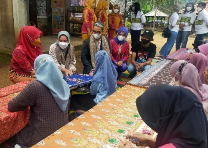 Pekon Sumbermulyo, Sentra Tenun Tapis di Kabupaten Tanggamus Lampung 