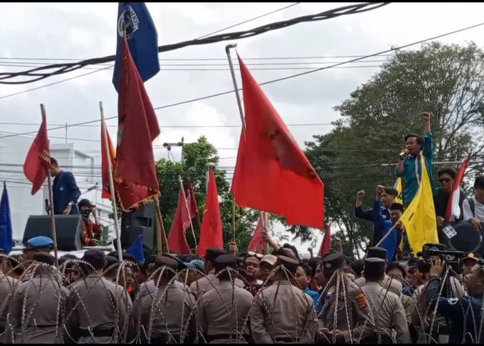 Ratusan Mahasiswa Lampung Geruduk Kantor Gubernur, Suarakan Tolak MBG Hingga KDMP 