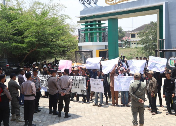 Polemik Pilkakon Bandung Baru Barat, Ratusan Warga Datangi Pemkab-DPRD Pringsewu