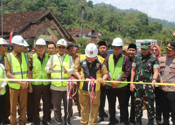 Ditangani Program IJD, Bupati Tanggamus  Groundbreaking dan Resmikan Jalan di Semaka