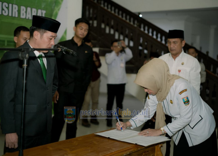 Lantik 7 Pejabat Eselon III, Bupati Pesisir Barat Ingatkan Pejabat Jalankan Tupoksi Secara Profesional