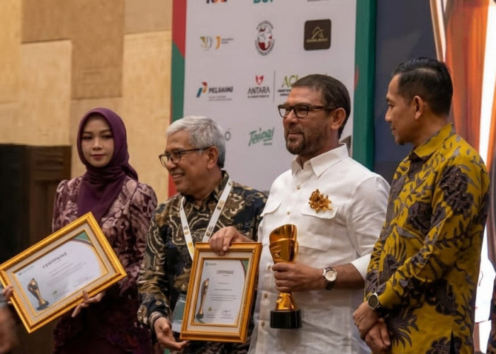 Terima Pemred Award 2026, Nasir Djamil Tegaskan Pers Harus Kembali Menjadi Suara Rakyat