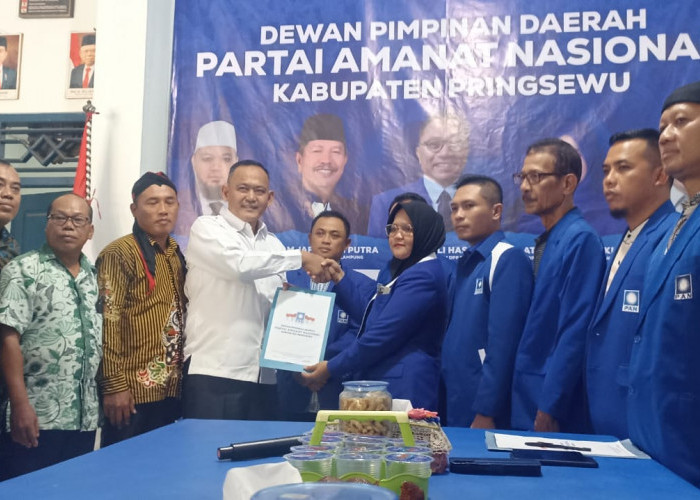 Mantan Wakil Bupati Pringsewu Mengembalikan Formulir ke DPD PAN 