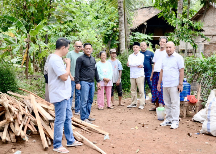 Gercep, Bupati Terpilih Bantu Korban Angin Puting Beliung di Pringsewu