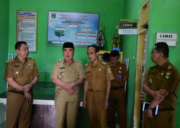 Sidak di Kantor Kecamatan Kota Agung Timur, Bupati Tanggamus Moh.Saleh Asnawi, Murka, Ini Penyebabnya