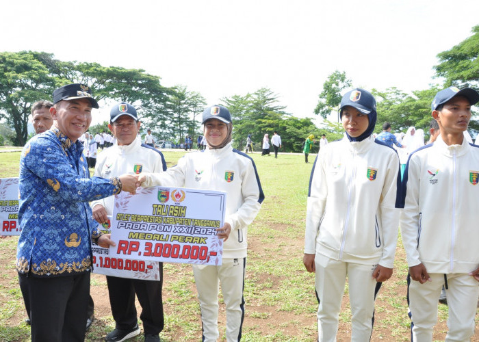 Atlet PON Asal Tanggamus Peraih Medali Terima Tali Asih dari Pemkab Tanggamus 