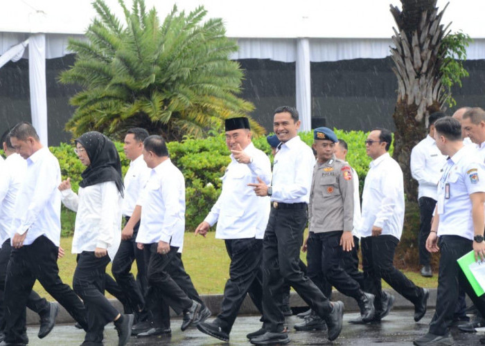 Hujan Mengguyur Tak Surutkan Semangat H.Moh.Saleh Asnawi dan Agus Suranto Ikuti Gladi Bersih Pelantikan 