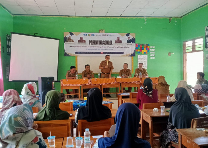 Disdik Tanggamus Apresiasi Kegiatan Parenting School di SMPN 1 Cukuh Balak