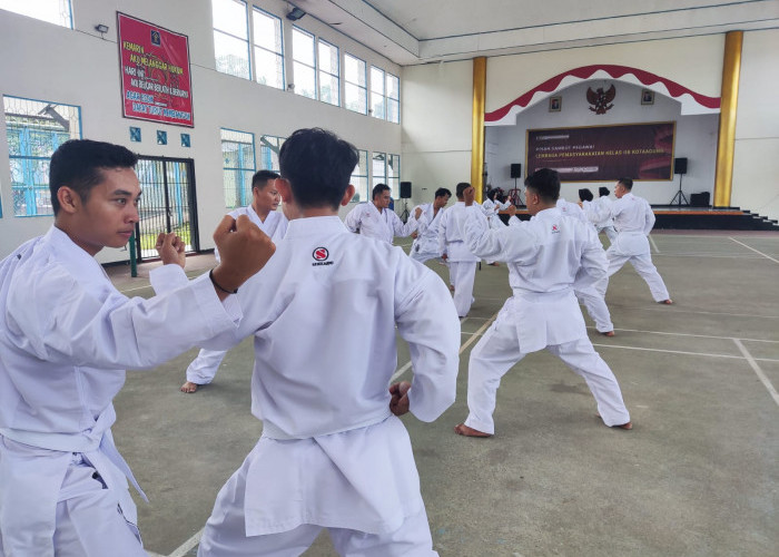 Tingkatkan Kemampuan, Puluhan Petugas Lapas Kota Agung Rutin Latihan Karate