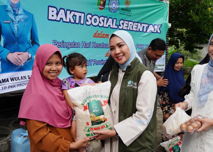 Baksos Ramadan, TP PKK Provinsi Lampung Bagikan Ratusan Paket Sembako