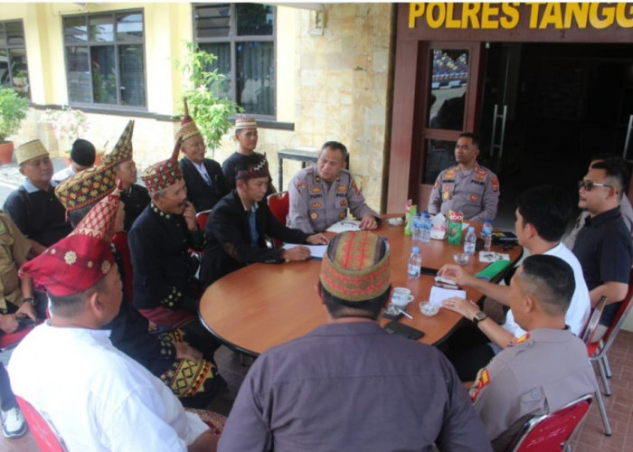 Kapolres Tanggamus Terima Aspirasi Tiga Marga Adat, Dorong Penyelesaian Konflik Secara Musyawarah
