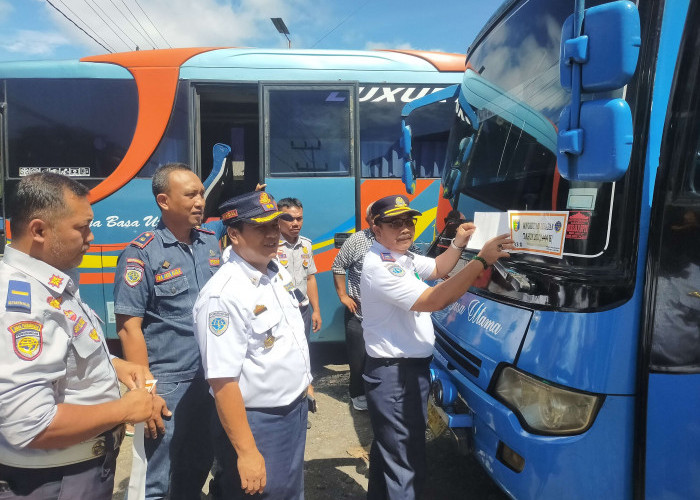 Dishub Tanggamus Inspeksi Keselamatan Bus Angkutan Lebaran