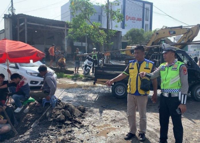 Perbaikan Irigasi Dikebut, Polisi Ikut Bantu Atur Arus Lalin