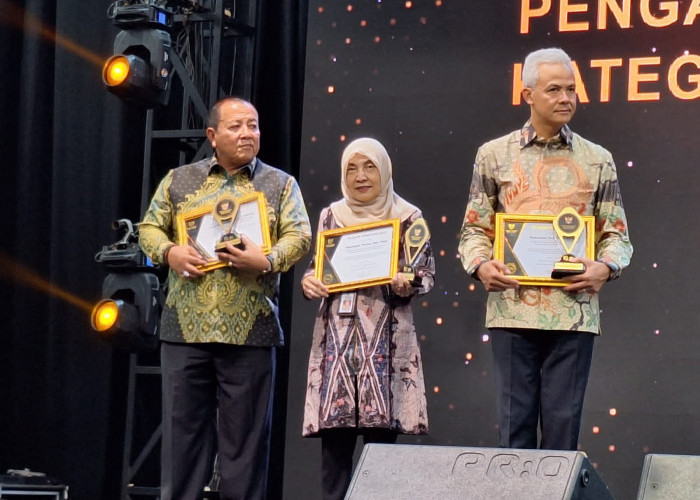 Dinilai Berhasil Kembangkan KUR, Arinal Diganjar Penghargaan KUR Award 2023