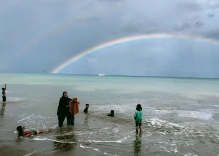 Pantai Pesesekh Khikit Hidden Gem di Kabupaten Tanggamus Yang Wajib Dikunjungi 