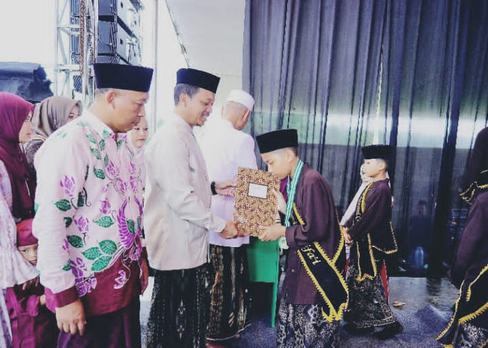 Bupati Pringsewu Hadiri Pengajian Akbar Ponpes Darussyafaat Purwodadi Adiluwih 