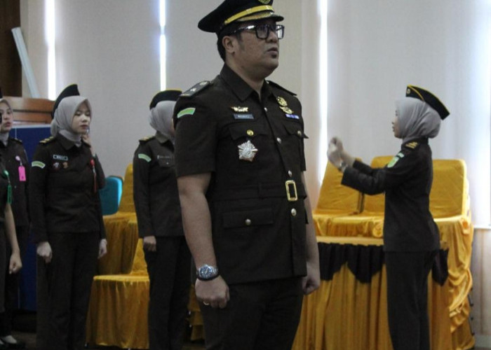 Kajari Tanggamus Lantik Kasi Intelijen Baru, Tekankan Peran Intelijen sebagai Mata dan Telinga Kejaksaan