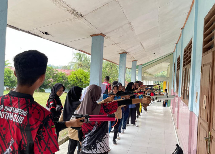 Perbakin Tanggamus Gelar Pelatihan Dasar Menembak di SMAN 1 Bulok