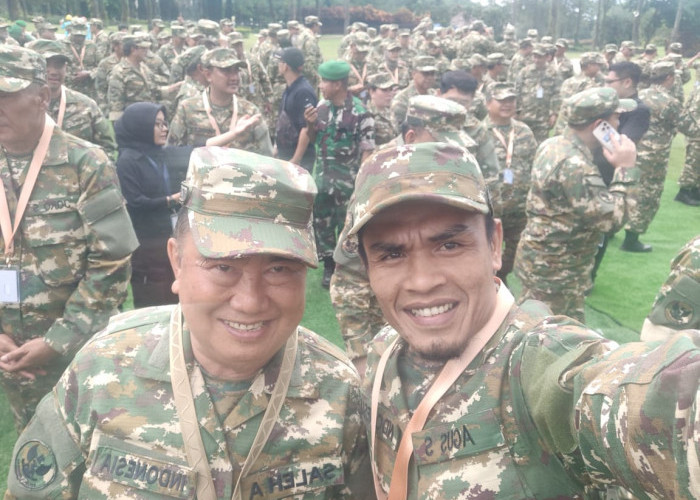 Moh.Saleh Asnawi-Agus Suranto Dengarkan Pemaparan Para Menteri dan Ikuti Parade Senja