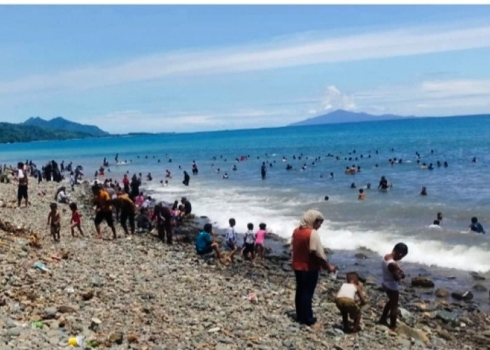 Pengunjung Pantai Kotaagung Timur Melonjak Dua Kali Lipat di Libur Lebaran