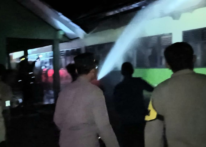 Kebakaran Hanguskan 6 Ruangan SMP Muhammadiyah Gisting