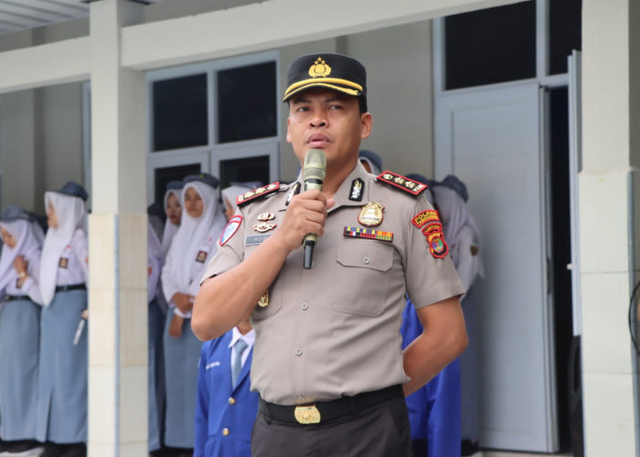 Kapolres Tanggamus Jadi Pembina Upacara di SMAN 1 Kota Agung, Ingatkan Pelajar Bahaya Narkoba