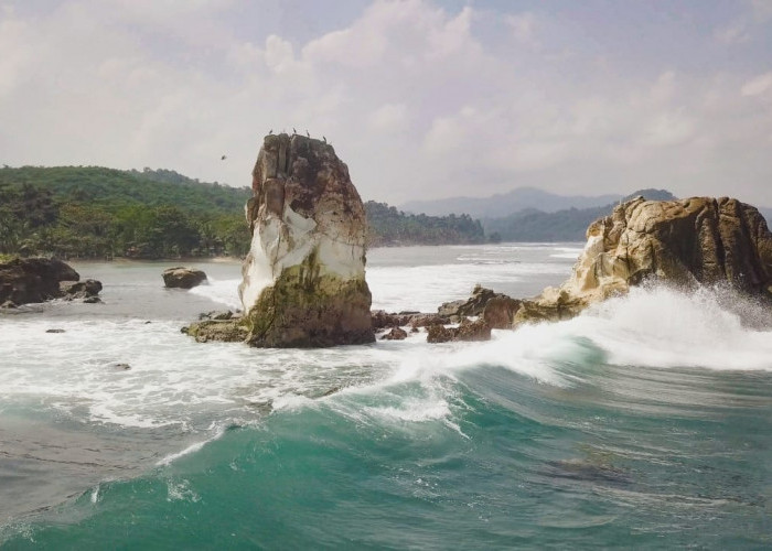 Pantai Karang Putih, Pantai Unik Nan Alami di Pesisir Tanggamus Lampung