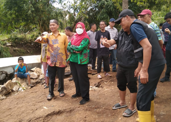 Walikota Bandar Lampung Tinjau Korban Banjir dan Tanggul Jebol di Perumahan Glora Persada 