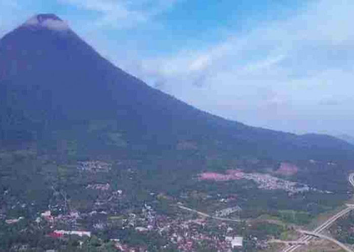 Gunung Klabat adalah Gunung Tertinggi Di Sulawesi Utara. Gunung Ini Menjadi Tujuan Utama Para Pendaki