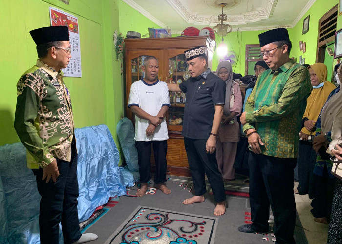 Walikota Metro Melayat ke Rumah Duka Hafizah Quran Korban Terseret Air Bah di Wira Garden