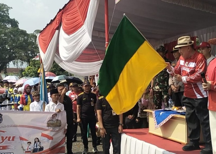 Bupati Saleh Asnawi Lepas Karnaval Budaya, Warga Kotaagung Tumpah Ruah