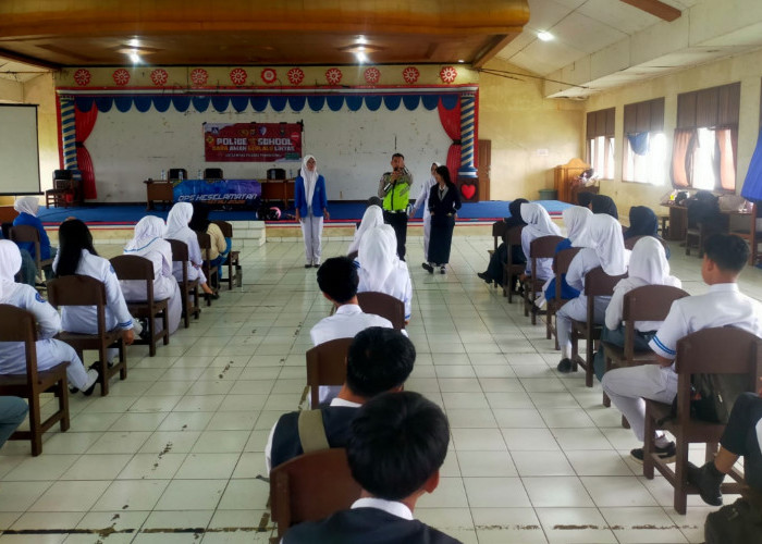 Satlantas Polres Pringsewu Edukasi Pelajar SMK Yadika, Dorong Siswa Lebih Disiplin di Jalan