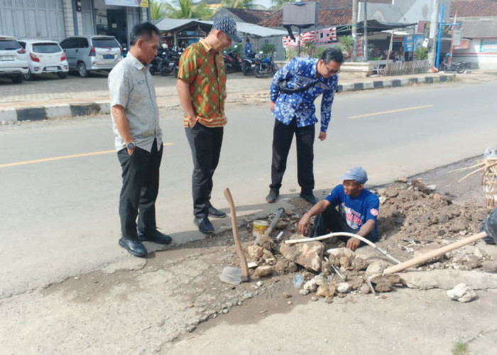 Belasan Titik Jaringan PDAM Way Sekampung Rusak, Pengerjaan Drainase dan Jalan Jadi Pemicu